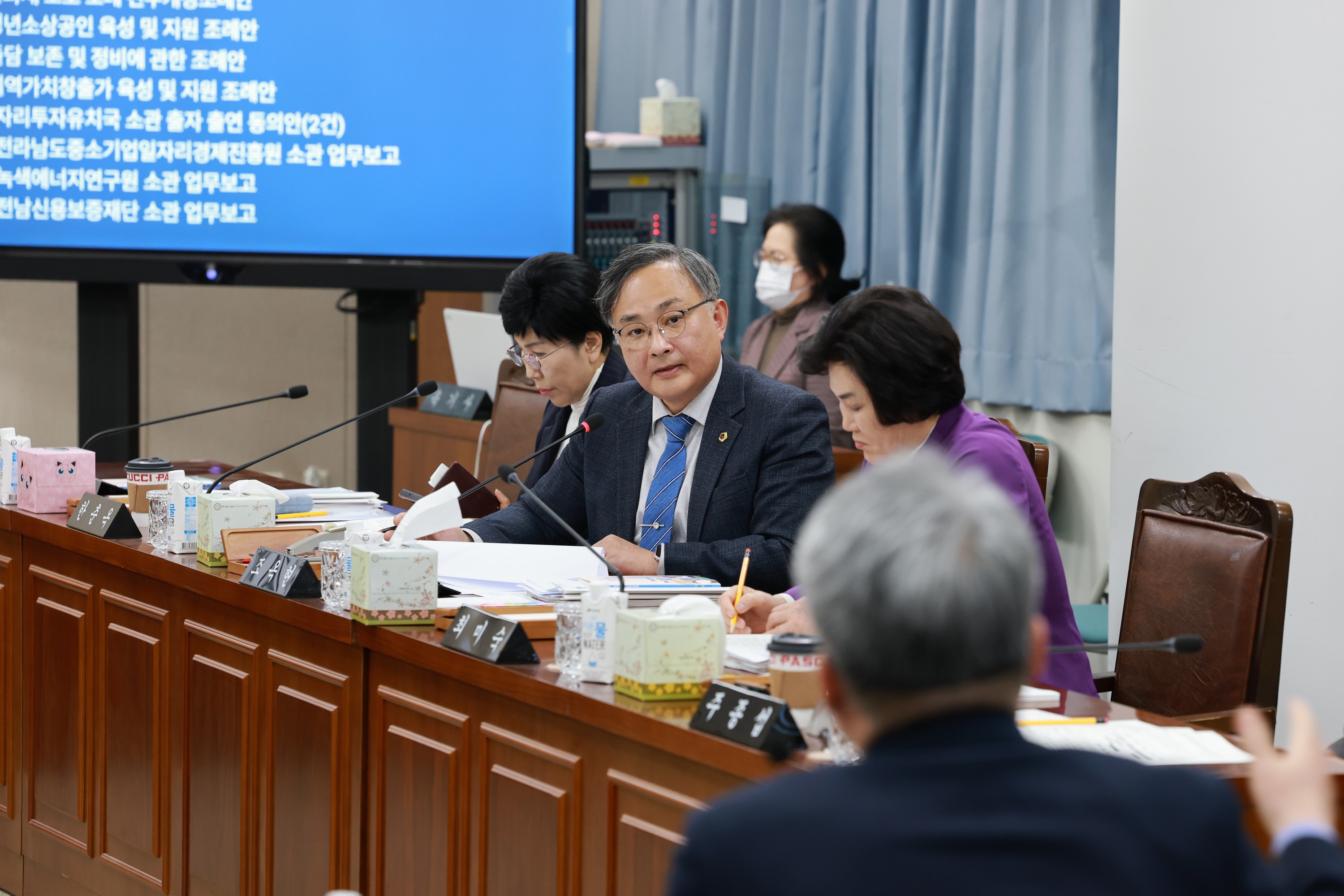 제388회 임시회 경제관광문화위원회 회의 첨부이미지 : 25년03월11일 제388회 임시회 경제관광문화위원회 회의 - 050.jpg