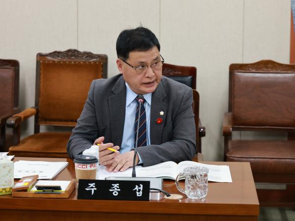 제388회 임시회 경제관광문화위원회 회의 첨부이미지 : 25년03월11일 제388회 임시회 경제관광문화위원회 회의 - 011.jpg