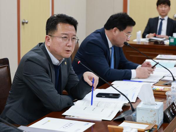 제388회 임시회 경제관광문화위원회 회의 첨부이미지 : 25년03월11일 제388회 임시회 경제관광문화위원회 회의 - 025.jpg
