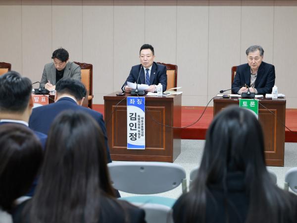 전라남도 수요응답형 교통체계(DRT) 발전전략 포럼 첨부이미지 : 25년03월11일 전라남도 수요응답형 교통체계(DRT)발전전략 포럼 - 016.jpg