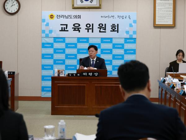 제388회 임시회 교육위원회 회의 첨부이미지 : 25년03월11일 제388회 임시회 교육위원회 회의 - 005.jpg