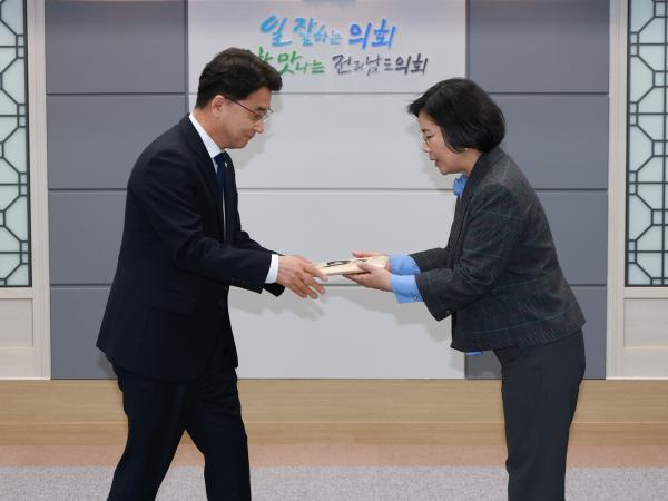 2024년도 ESG실천 우수 의원, 부서 시상식 첨부이미지 : 25년03월11일 2024년도 ESG실천 우수 의원_ 부서 시상식 - 007.jpg
