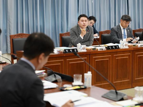 제388회 임시회 교육위원회 회의 첨부이미지 : 25년03월11일 제388회 임시회 교육위원회 회의 - 020.jpg
