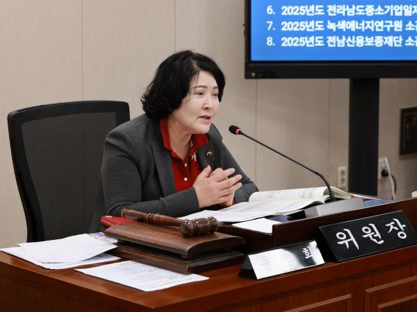 제388회 임시회 경제관광문화위원회 회의 첨부이미지 : 25년03월11일 제388회 임시회 경제관광문화위원회 회의 - 032.jpg