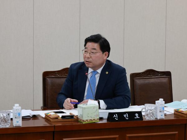 제388회 임시회 경제관광문화위원회 회의 첨부이미지 : 25년03월11일 제388회 임시회 경제관광문화위원회 회의 - 012.jpg