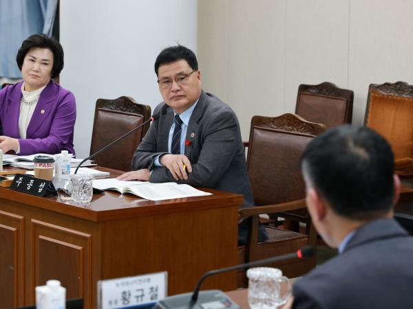 제388회 임시회 경제관광문화위원회 회의 첨부이미지 : 25년03월11일 제388회 임시회 경제관광문화위원회 회의 - 009.jpg