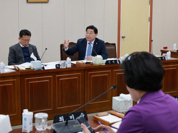 제388회 임시회 경제관광문화위원회 회의 첨부이미지 : 25년03월11일 제388회 임시회 경제관광문화위원회 회의 - 014.jpg