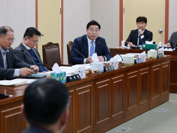 제388회 임시회 경제관광문화위원회 회의 첨부이미지 : 25년03월11일 제388회 임시회 경제관광문화위원회 회의 - 016.jpg