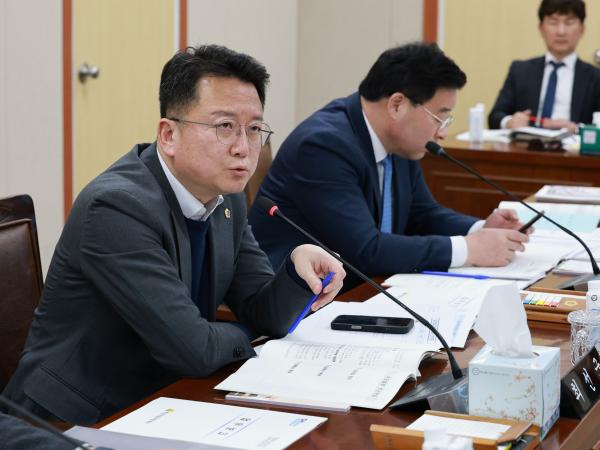 제388회 임시회 경제관광문화위원회 회의 첨부이미지 : 25년03월11일 제388회 임시회 경제관광문화위원회 회의 - 026.jpg