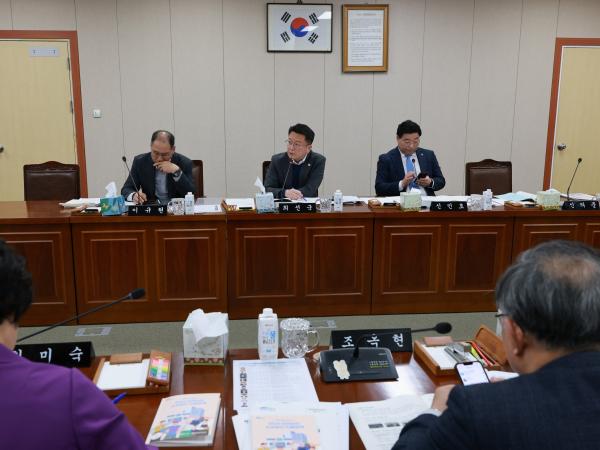 제388회 임시회 경제관광문화위원회 회의 첨부이미지 : 25년03월11일 제388회 임시회 경제관광문화위원회 회의 - 021.jpg