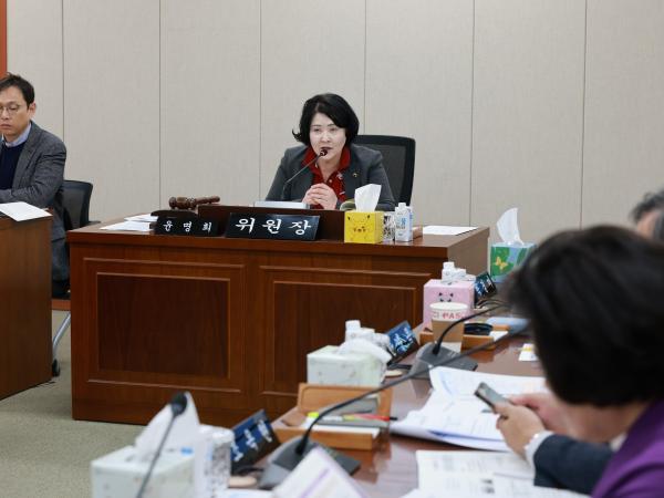 제388회 임시회 경제관광문화위원회 회의 첨부이미지 : 25년03월11일 제388회 임시회 경제관광문화위원회 회의 - 041.jpg