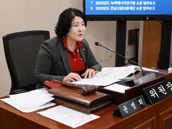 제388회 임시회 경제관광문화위원회 회의 첨부이미지 : 25년03월11일 제388회 임시회 경제관광문화위원회 회의 - 044.jpg