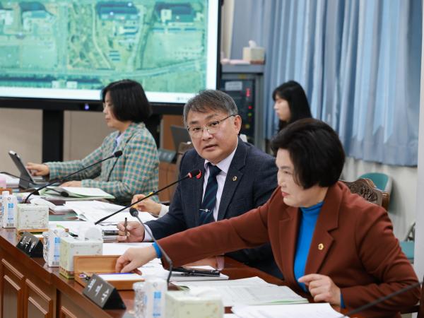 제388회 임시회 경제관광문화위원회 회의 첨부이미지 : 25년03월17일 제388회 경제관광문화위원회 회의  - 022.jpg