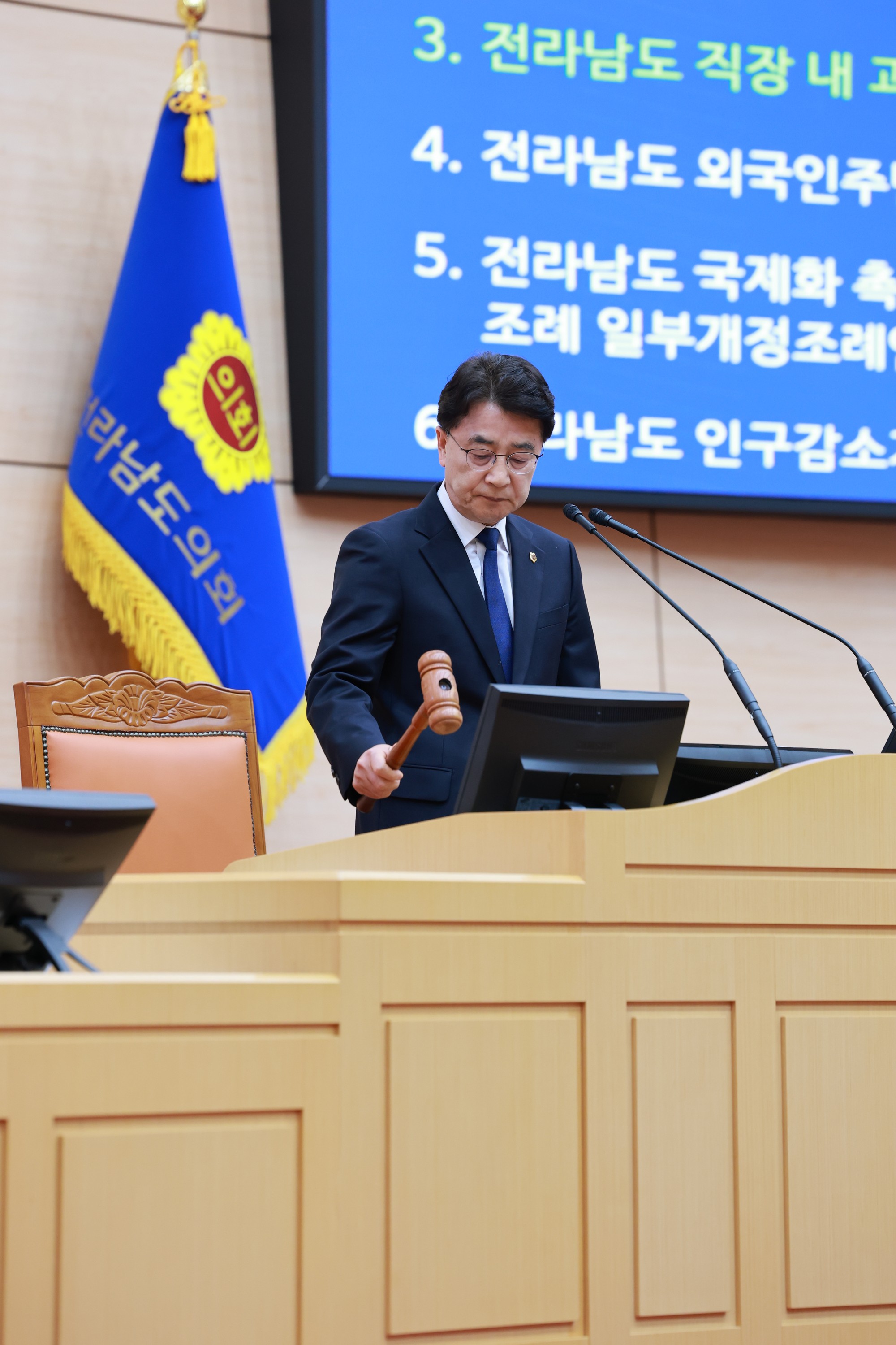 제388회 임시회 제2차 본회의 첨부이미지 : 25년03월19일 제388회 임시회 제2차 본회의 - 102.jpg
