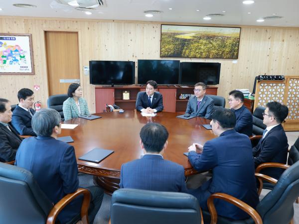 2024회계연도 결산검사위원 위촉장 수여식 첨부이미지 : 25년03월19일 2024회계연도 결산검사위원 위촉장 수여식 - 026.jpg