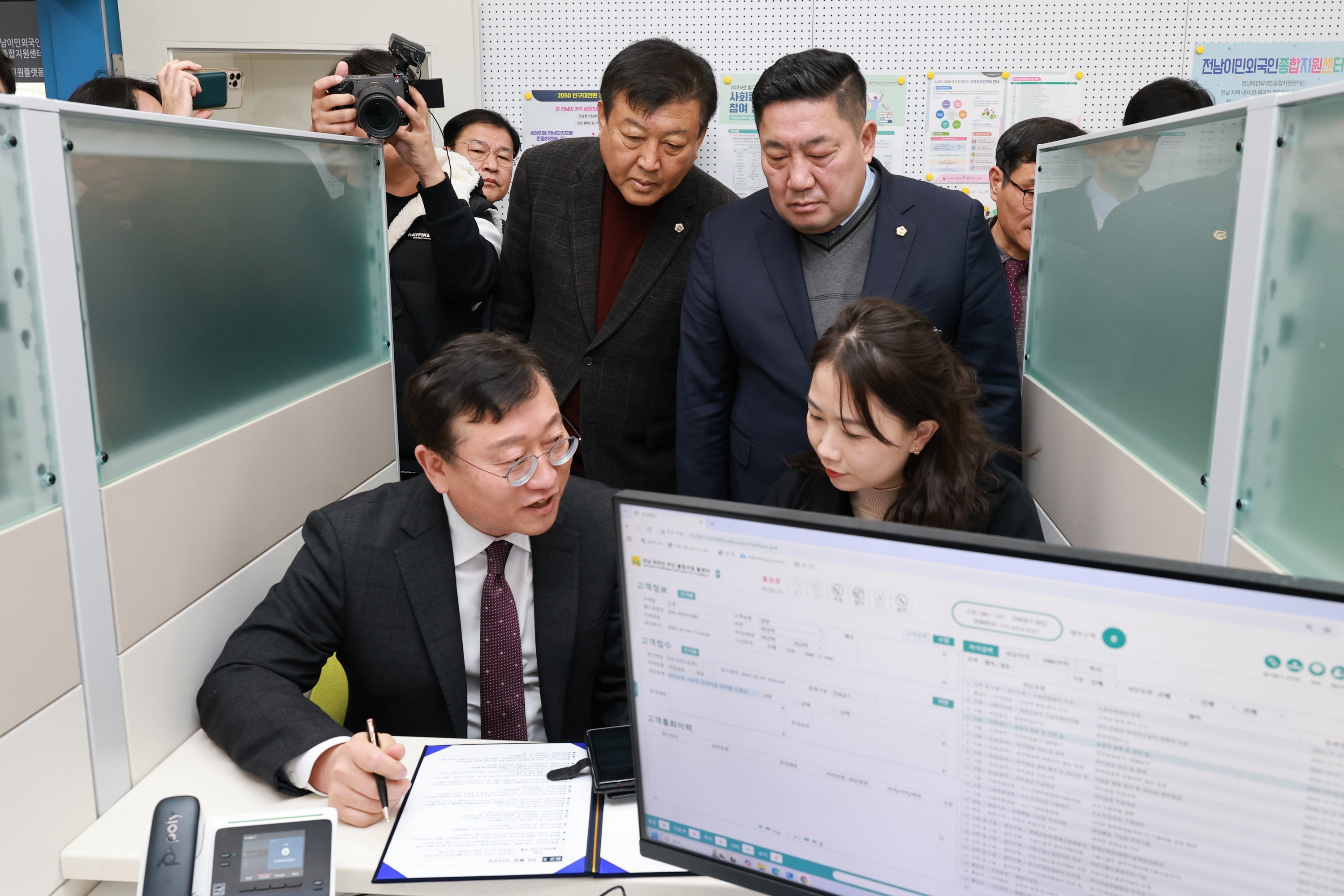 전남 이민외국인 종합지원센터 개소식 첨부이미지 : 25년03월07일 전남 이민외국인 종합지원센터 개소식 - 025.jpg