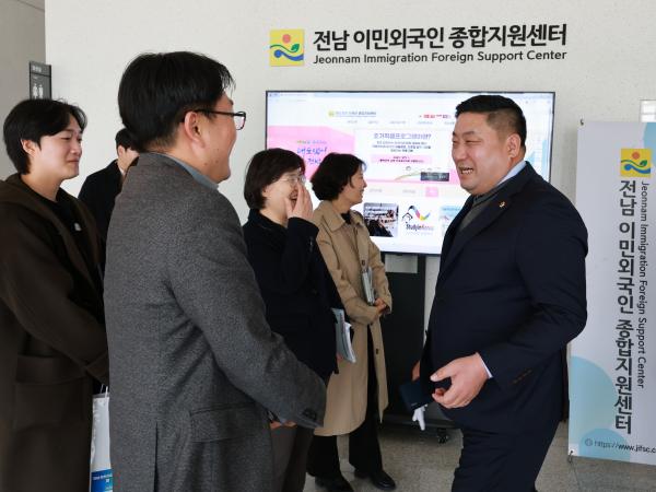 전남 이민외국인 종합지원센터 개소식 첨부이미지 : 25년03월07일 전남 이민외국인 종합지원센터 개소식 - 031.jpg