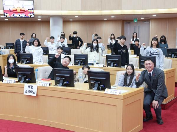 25년 12월 2일 청소년의회교실 (11) 5