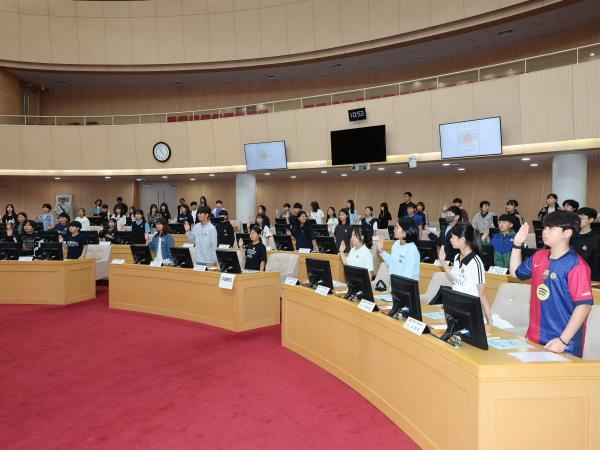 25년 5월 15일(무안 해제남초, 구례북초) 첨부이미지 : 25년05월15일 무안 해제남초_ 구례북초 청소년 의회교실 (7).jpg